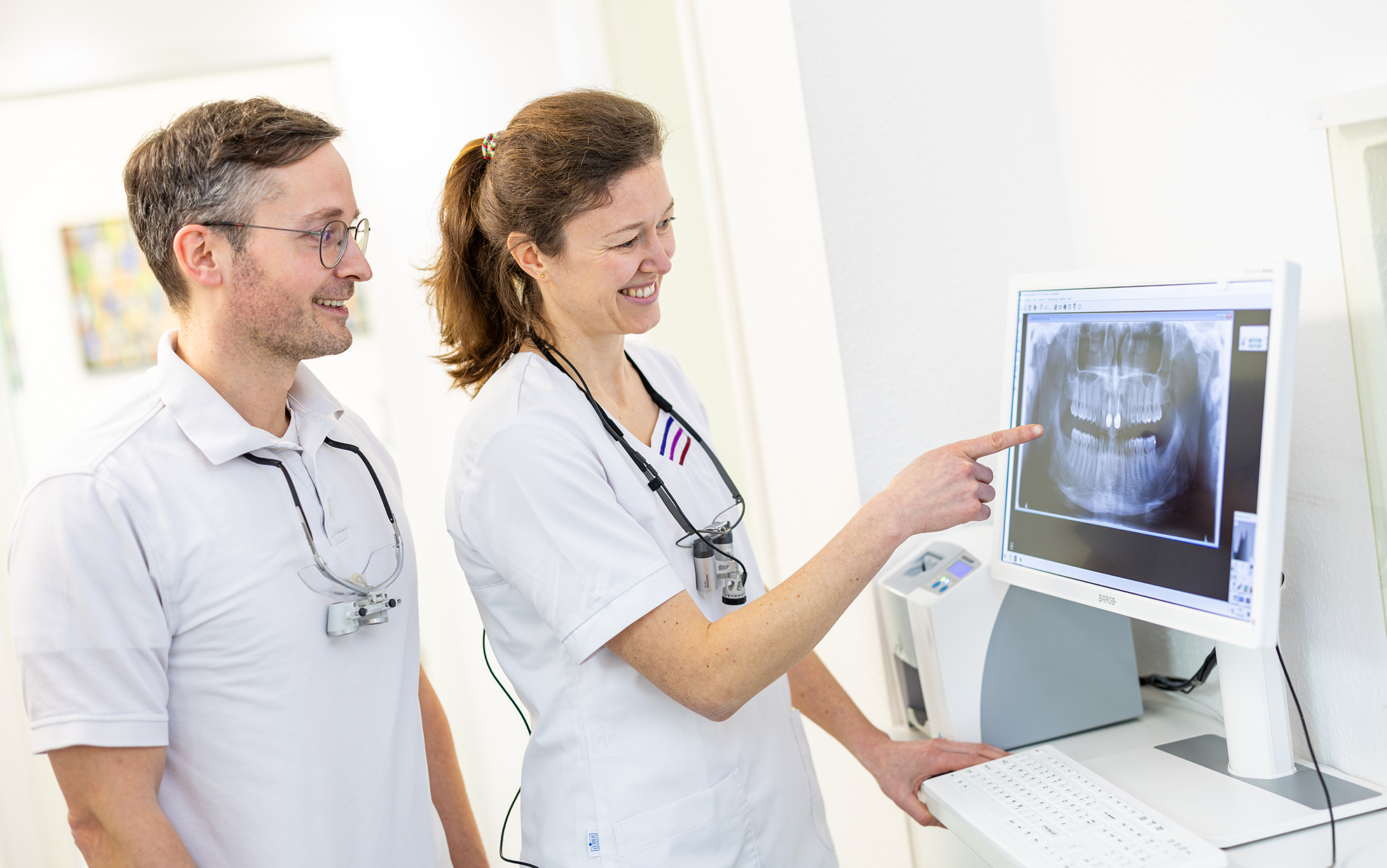 Praxis für Parodontologie und Zahnheilkunde Dr. med. dent. Almuth Hoth, M.Sc. | Dr. med. dent. Stephan Lorenz Prof. Dr. med. dent. Heiko Visser (angest. Zahnarzt) Bernhardstraße 14 | 26122 Oldenburg