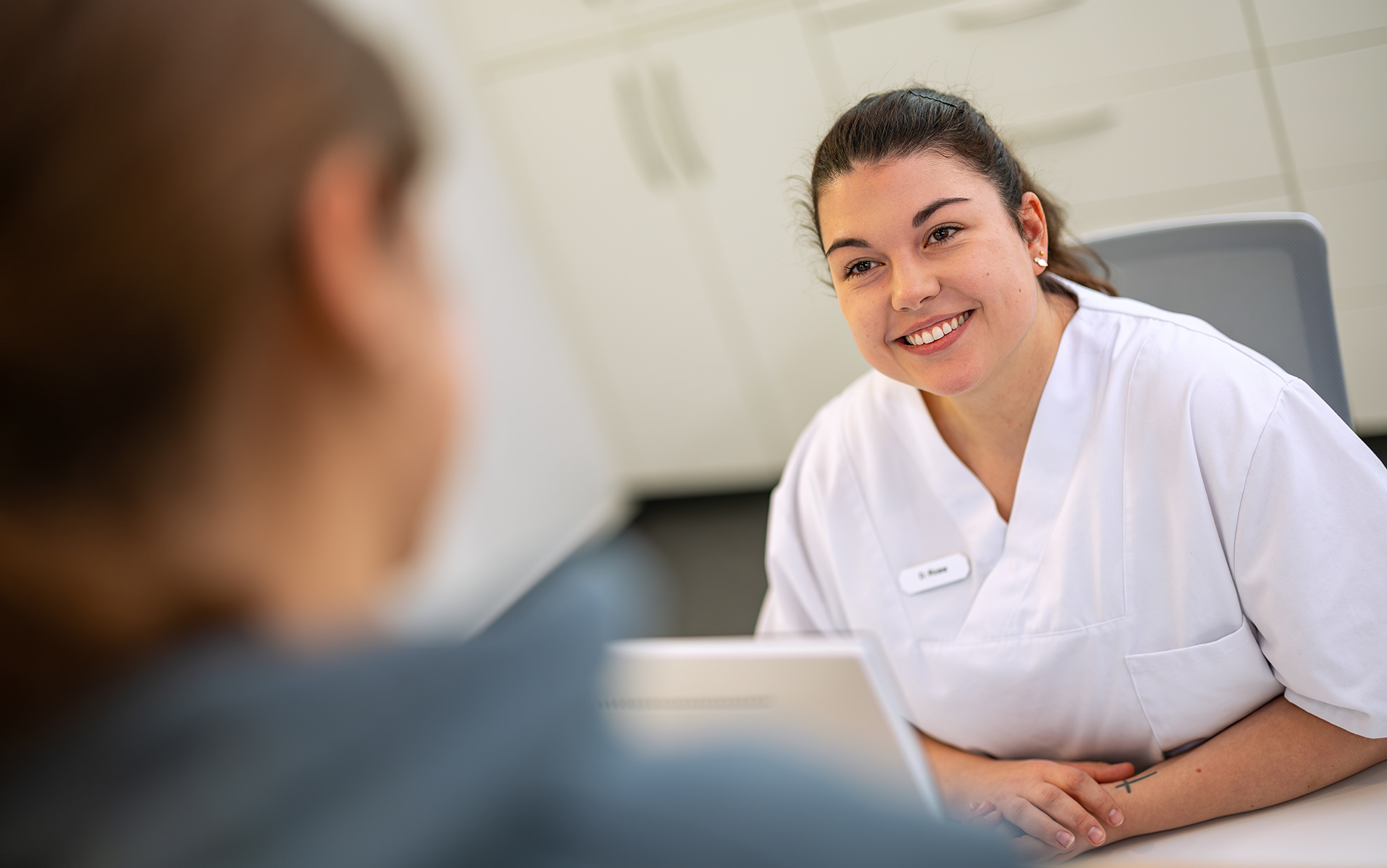 Praxis für Parodontologie und Zahnheilkunde Dr. med. dent. Almuth Hoth, M.Sc. | Dr. med. dent. Stephan Lorenz Prof. Dr. med. dent. Heiko Visser (angest. Zahnarzt) Bernhardstraße 14 | 26122 Oldenburg