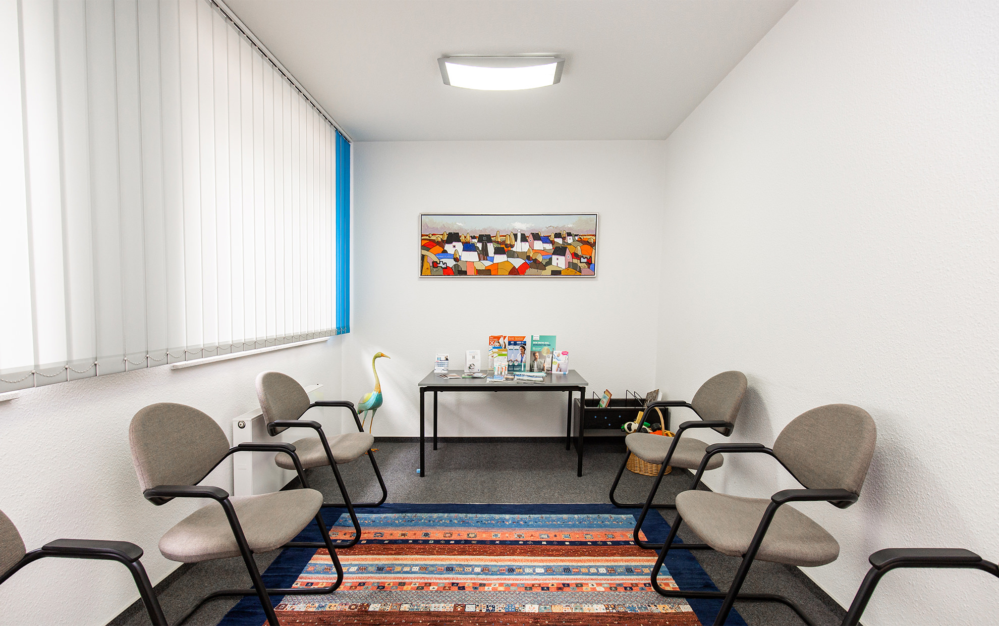 Wartezimmer der Praxis für Parodontologie und Zahnheilkunde Dr. med. dent. Almuth Hoth, M.Sc. | Dr. med. dent. Stephan Lorenz Prof. Dr. med. dent. Heiko Visser (angest. Zahnarzt) Bernhardstraße 14 | 26122 Oldenburg